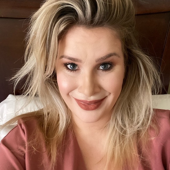 Meet your Posher, Kaitlyn - Picture 3 of 3